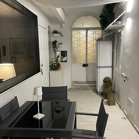 Divine Terrace Stylish St Peter Apartment